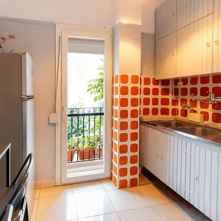 Chic 2br With Balcony Apartment