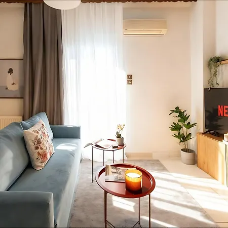 アパート Chic 2Br Central Apartment With Balcony テッサロニキ