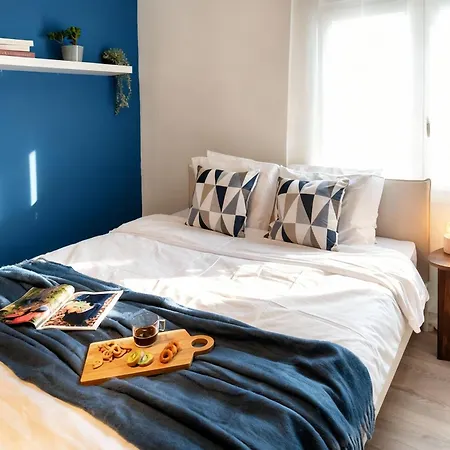 Apartment Chic 2br With Balcony *
