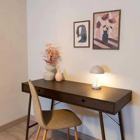Chic 2br With Balcony