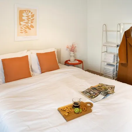 Apartment Chic 2br With Balcony