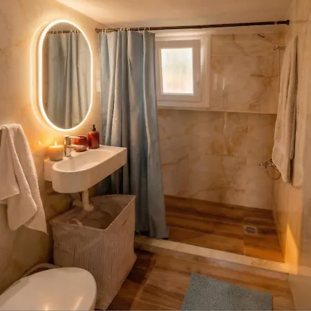 Chic 2Br Central Apartment With Balcony *