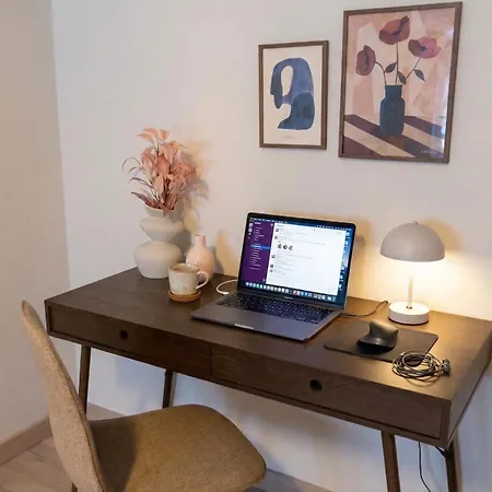 Apartment Chic 2br With Balcony *