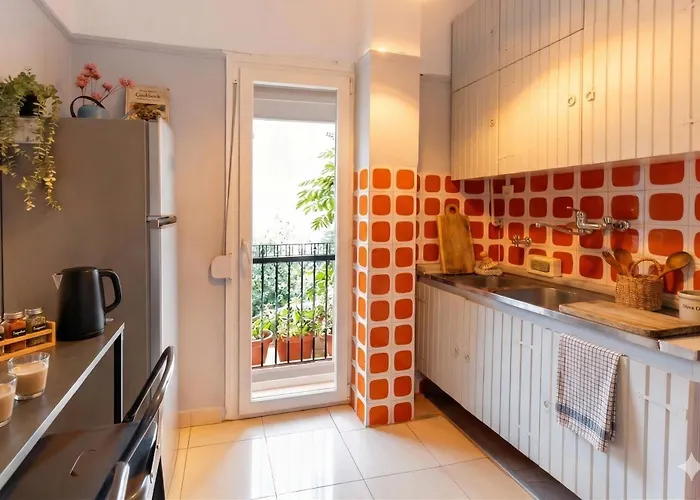 Two-Bedroom Stylish Central Apartment