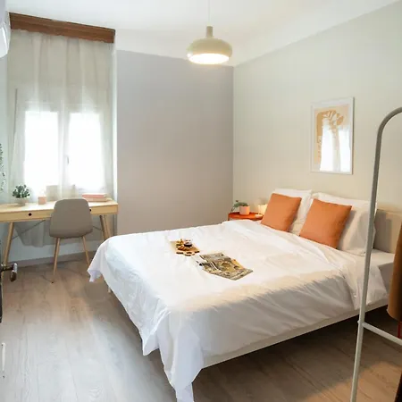 Chic 2br With Balcony *