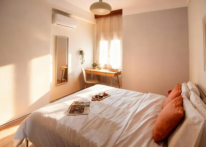 Διαμέρισμα Central Chic 2Br Apartment With Balcony *