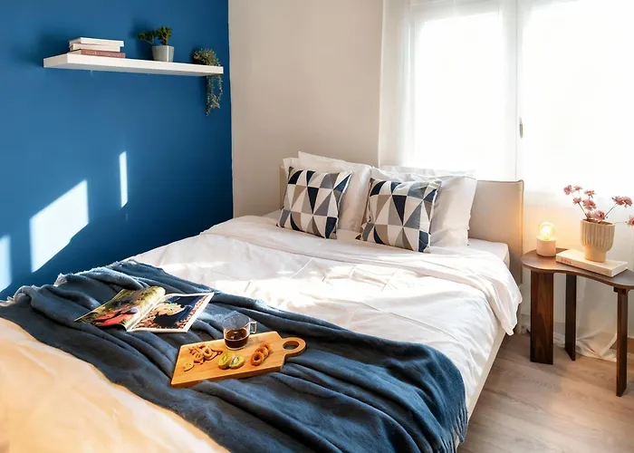 Апартаменты Two-Bedroom Stylish Central Apartment *