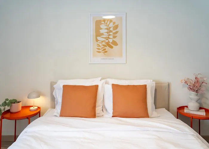 Апартаменты Two-Bedroom Stylish Central Apartment