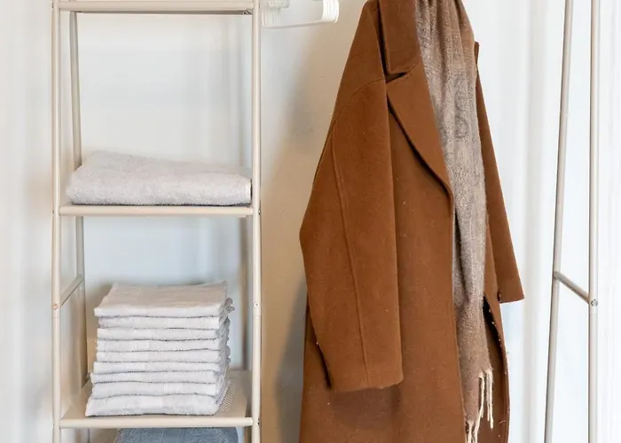 דירה Two-Bedroom Stylish Central Apartment *