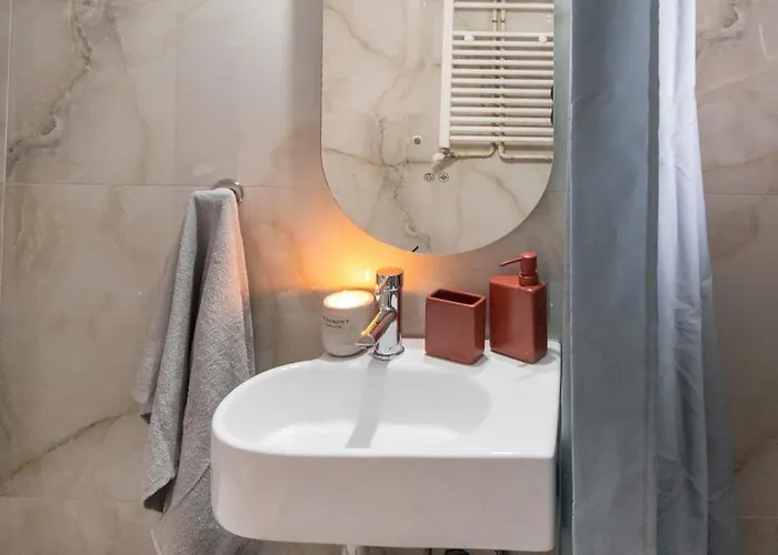 Two-Bedroom Stylish Central Apartment דירה סלוניקי
