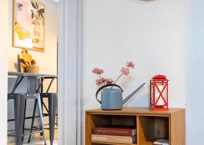 Central Chic 2Br Apartment With Balcony Διαμέρισμα