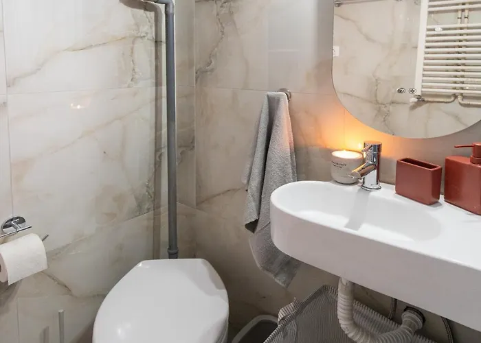 Διαμέρισμα Central Chic 2Br Apartment With Balcony *