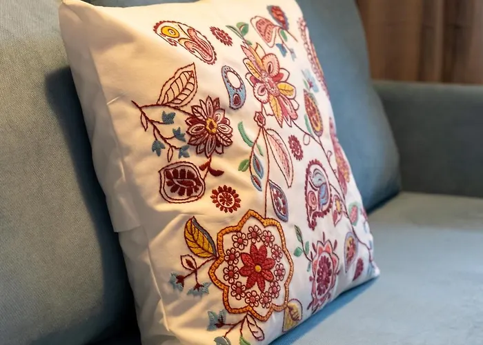 Central Chic 2Br Apartment With Balcony Διαμέρισμα *