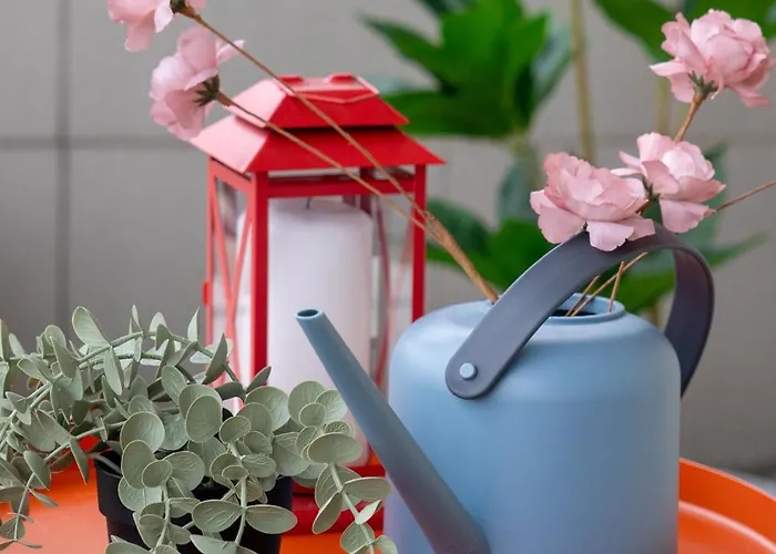 Central Chic 2Br Apartment With Balcony