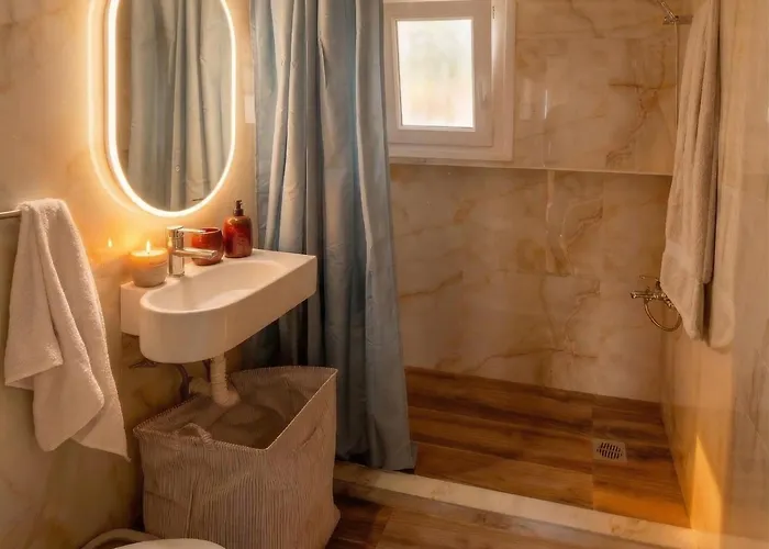 Two-Bedroom Stylish Central Apartment *