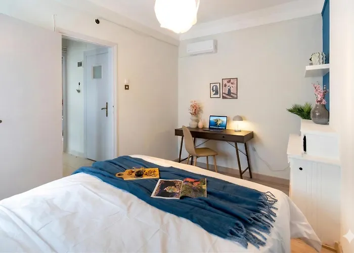 Two-Bedroom Stylish Central Apartment * Салоники