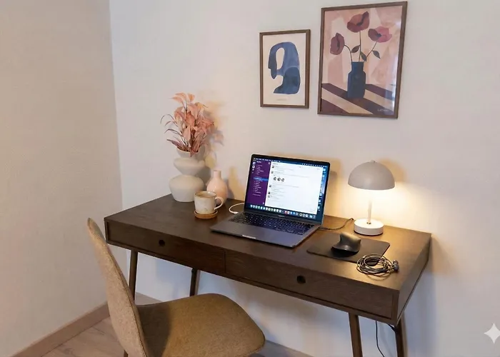 דירה Two-Bedroom Stylish Central Apartment *
