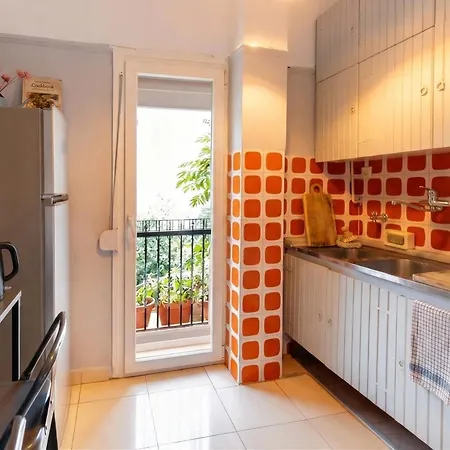 Chic 2br With Balcony